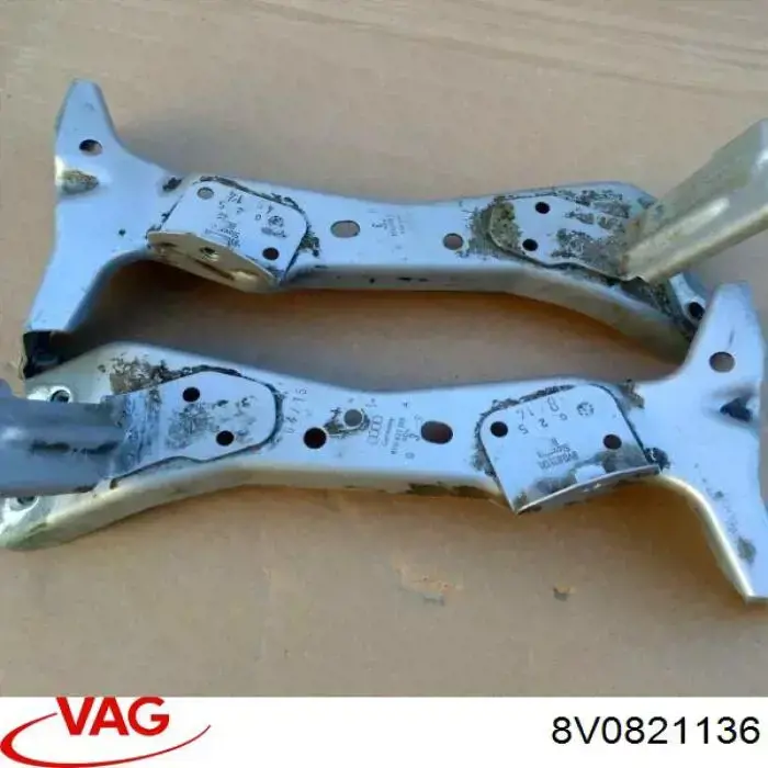 Consola dianteira de fixação do pára-lama dianteiro direito VAG 8V0821136 preço, a partir de 36,41 USD