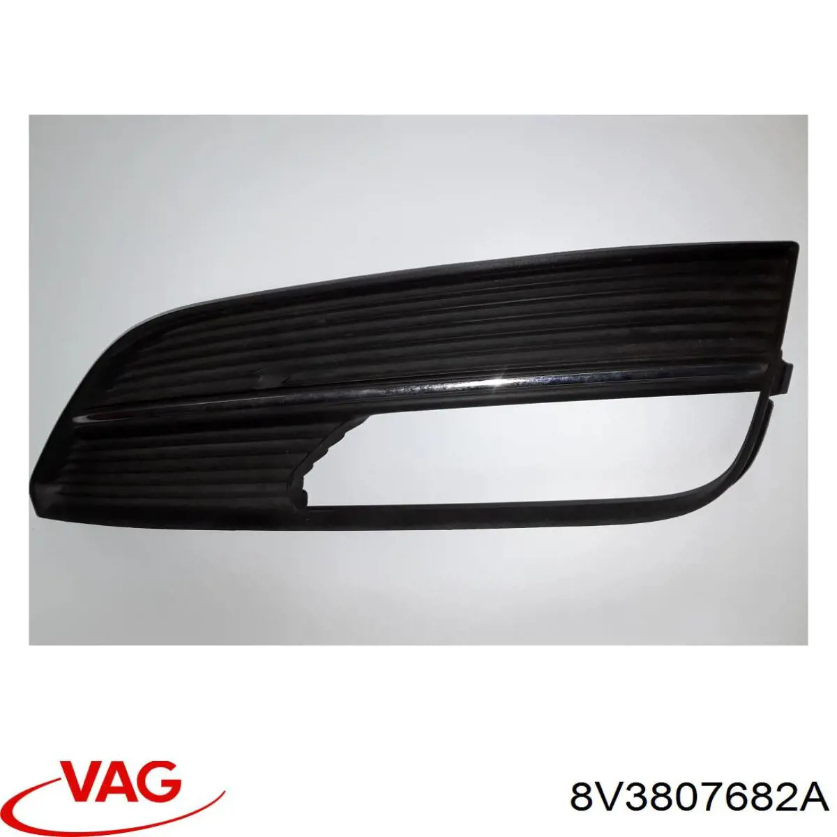 Compre 8V3807682A VAG Tampão (grelha) das luzes de nevoeiro do pára-choque dianteiro direito