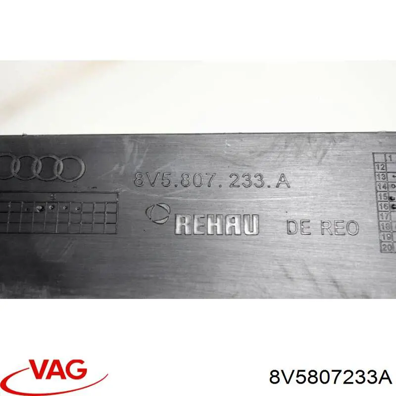 Spoiler do pára-choque dianteiro VAG 8V5807233A preço, a partir de 58,20 USD