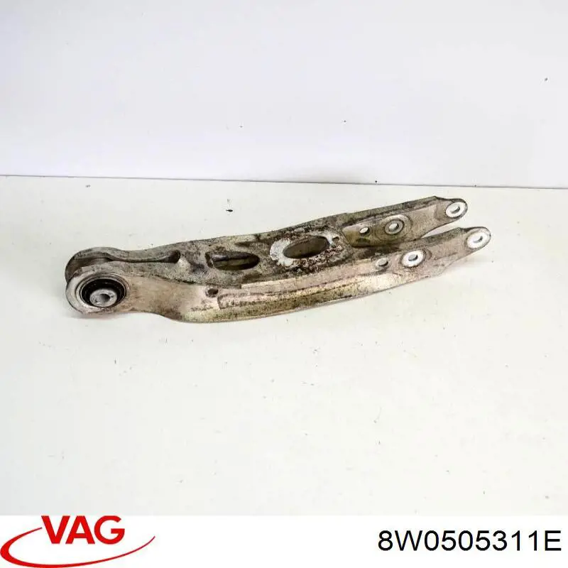 8W0505311E VAG Braço oscilante inferior esquerdo de suspensão traseira/direita