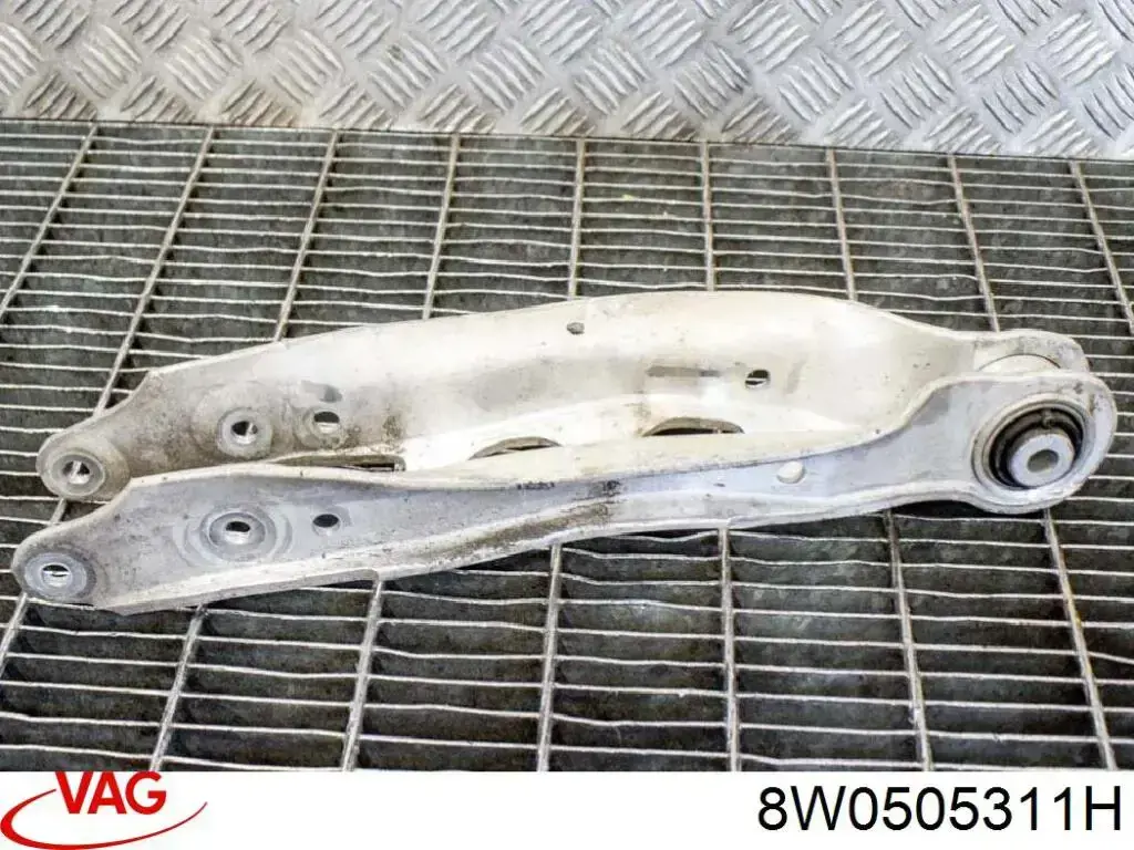 8W0505311H VAG Braço oscilante inferior esquerdo de suspensão traseira/direita