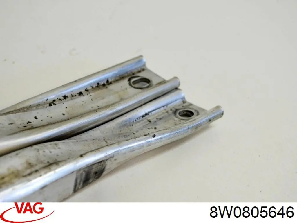 Compre 8W0805646 VAG Barra separadora direita das vigas dianteiras de suspensão