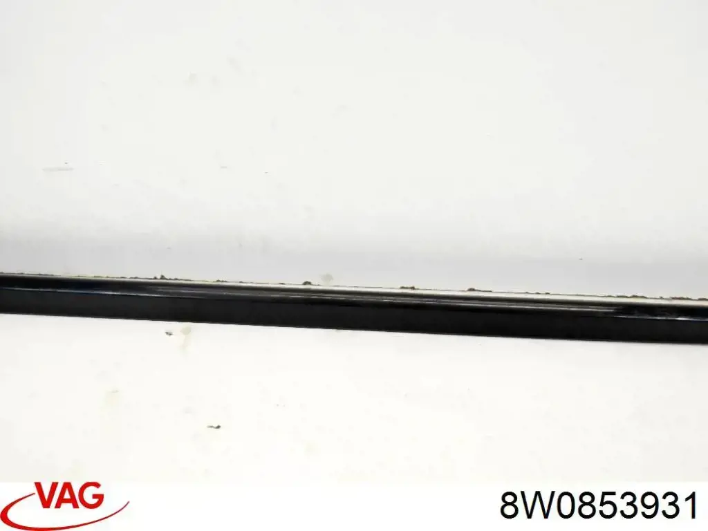 8W0853931 VAG Placa sobreposta (moldura) externa esquerda de acesso