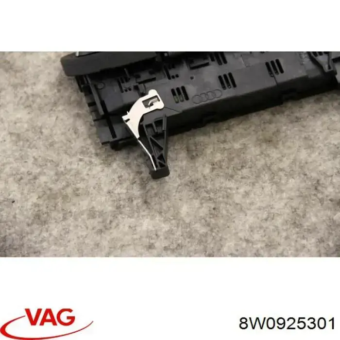 Consola de painel de controlo central VAG 8W0925301 preço, a partir de 54,48 USD