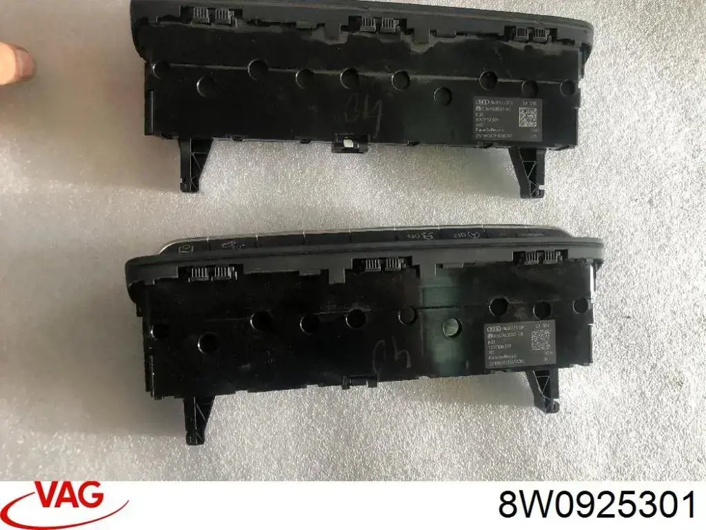 Consola de painel de controlo central VAG 8W0925301