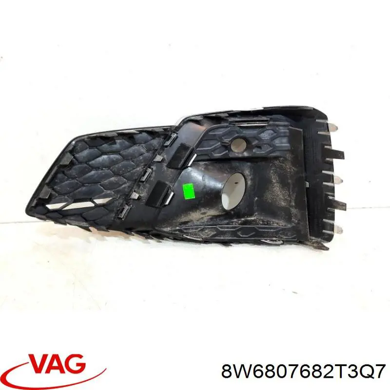 8W6807682T3Q7 VAG Grelha interna direita do pára-choque dianteiro