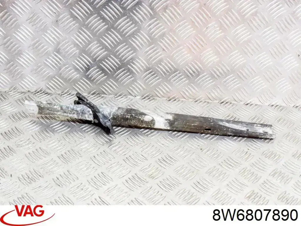 8W6807890 VAG Guia direita do pára-choque traseiro