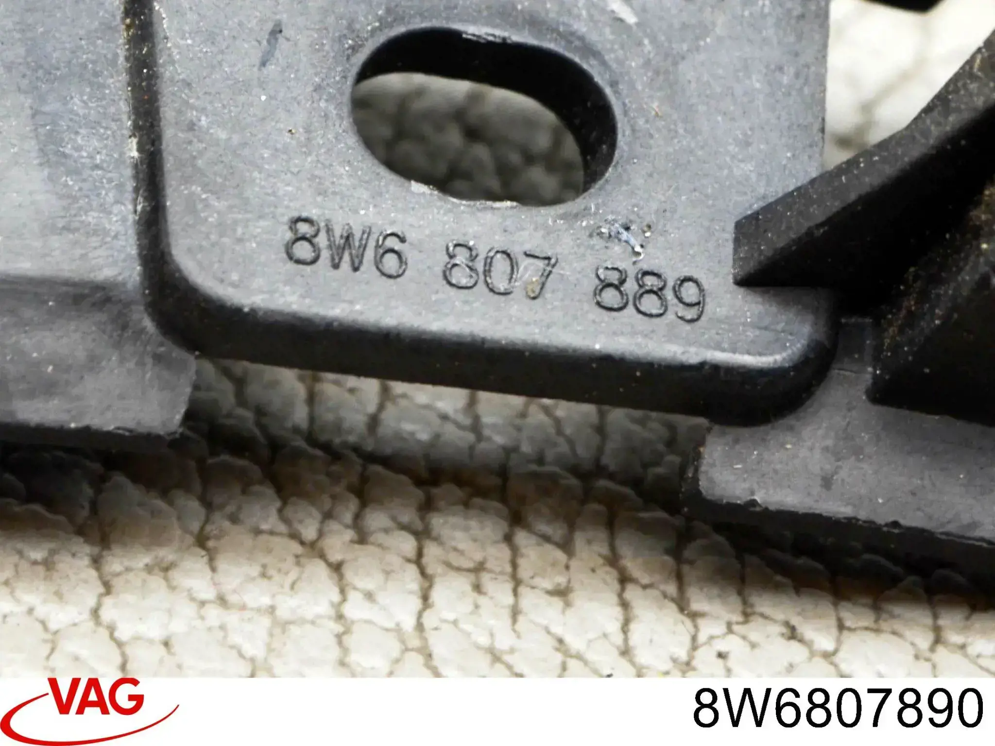 Guia direita do pára-choque traseiro VAG 8W6807890 preço, a partir de 16,57 USD