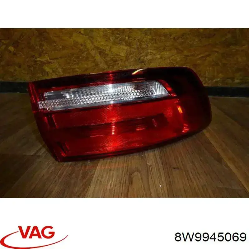 8W9945069 VAG Lanterna traseira esquerda externa