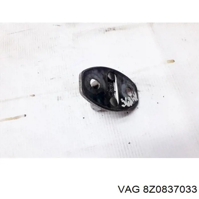 Compre 8Z0837033 VAG Gozno de garra (parte complementar) de fecho da porta traseira