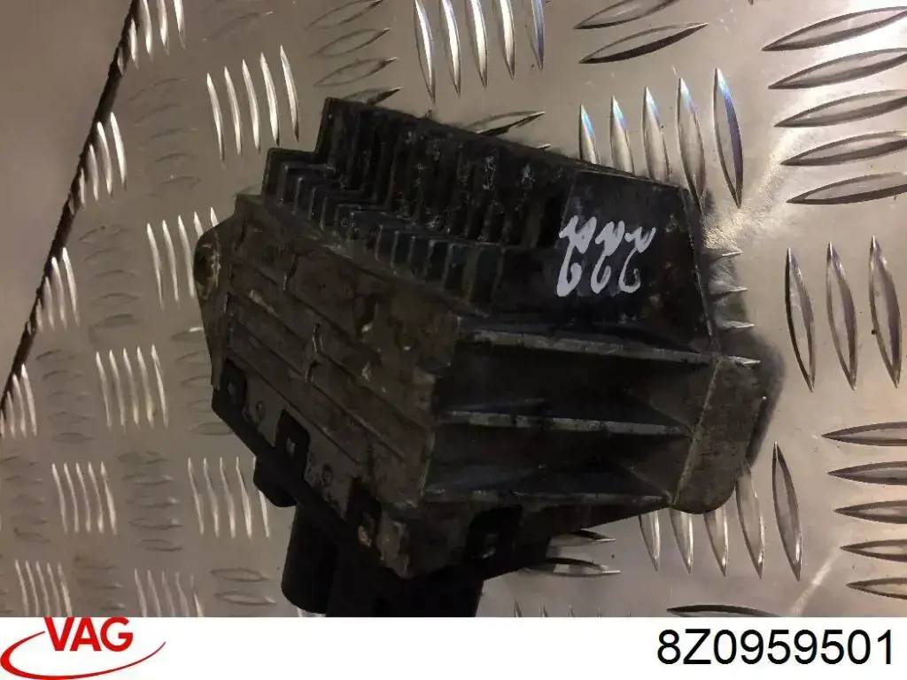 8Z0959501 VAG Regulador de revoluções de ventilador de esfriamento (unidade de controlo)