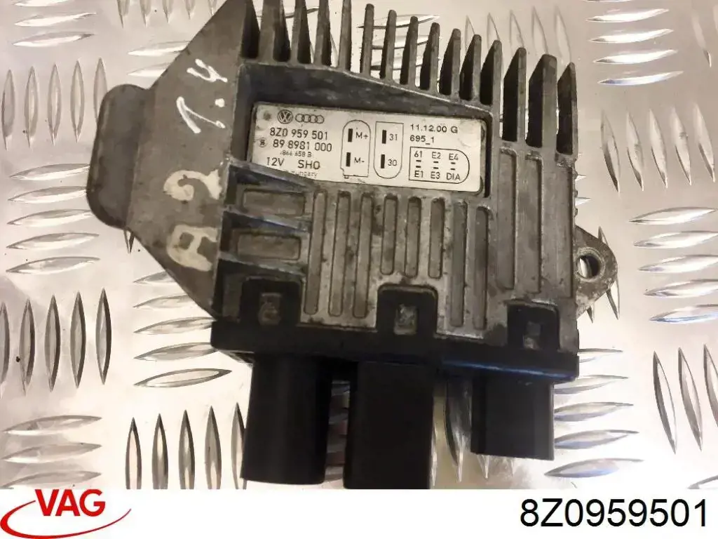 Compre 8Z0959501 VAG Regulador de revoluções de ventilador de esfriamento (unidade de controlo)