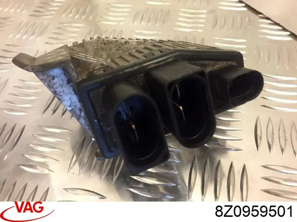 Regulador de revoluções de ventilador de esfriamento (unidade de controlo) VAG 8Z0959501
