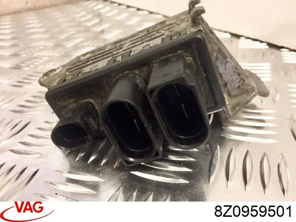 Regulador de revoluções de ventilador de esfriamento (unidade de controlo) 8Z0959501 VAG