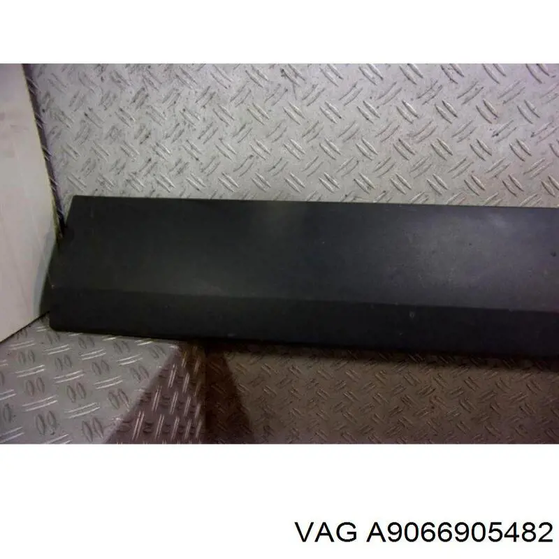 Compre A9066901000 VAG Moldura da porta lateral (deslizante)