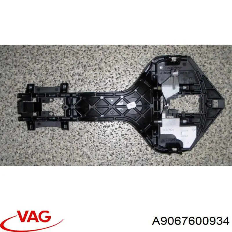 Suporte de maçaneta externa da porta dianteira esquerda VAG A9067600934 preço, a partir de 38,29 USD