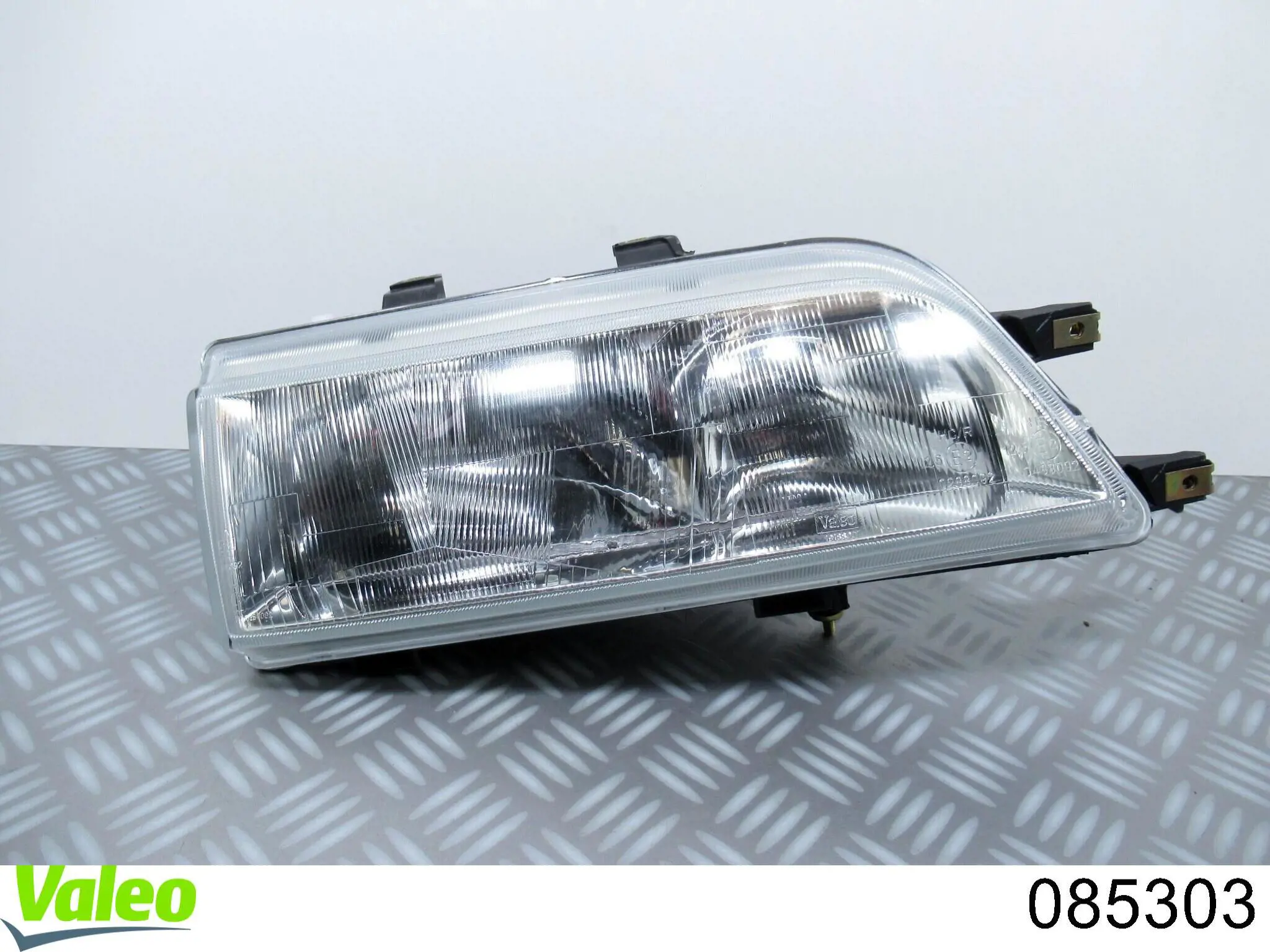 Luz direita VALEO 085303 preço, a partir de 124,61 USD