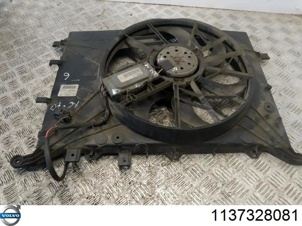 Compre 1137328081 Volvo Difusor do radiador de esfriamento, montado com motor e roda de aletas