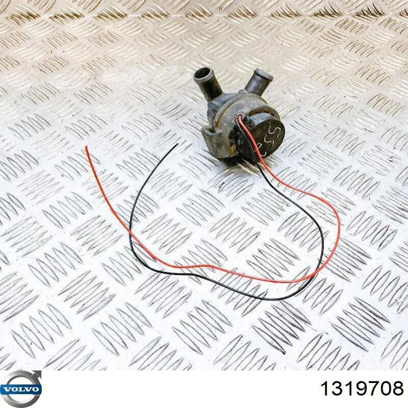 Bomba de água (bomba) de esfriamento, adicional elétrica Volvo 1319708 preço, a partir de 114,07 USD