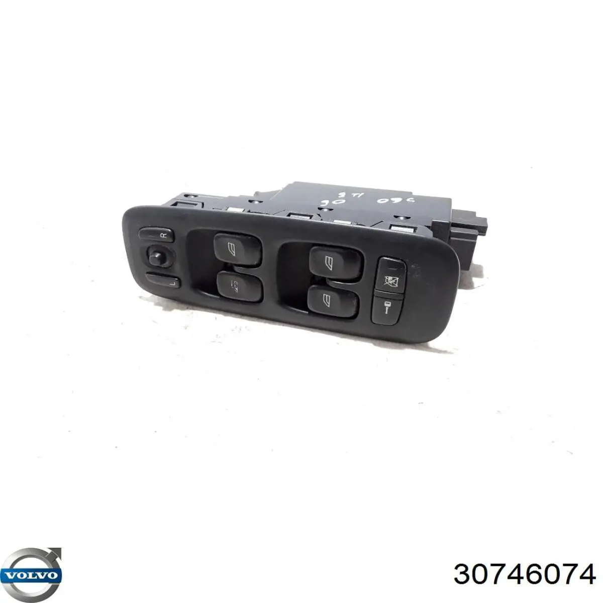 30746074 Volvo 
