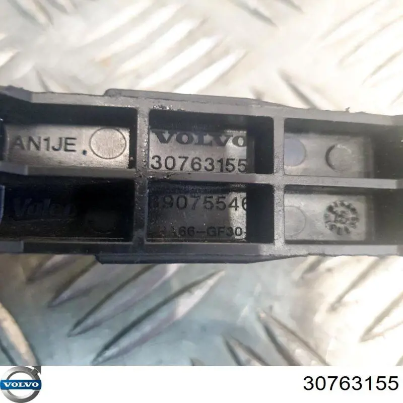Consola (adaptador) de fixação das luzes dianteiras Volvo 30763155 preço, a partir de 11,95 USD
