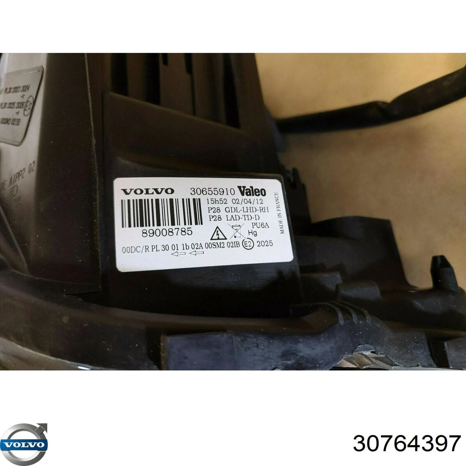 Luz esquerda 30764397 Volvo
