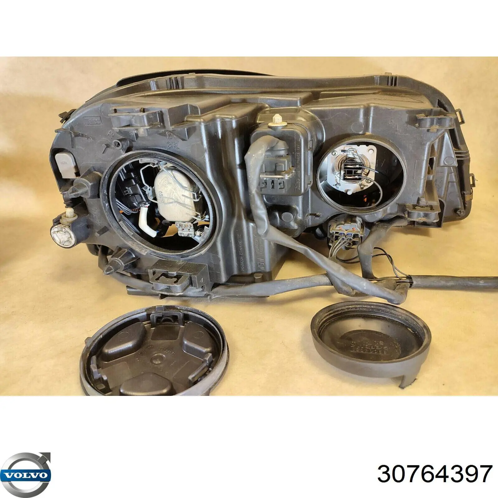 30764397 Volvo Luz esquerda