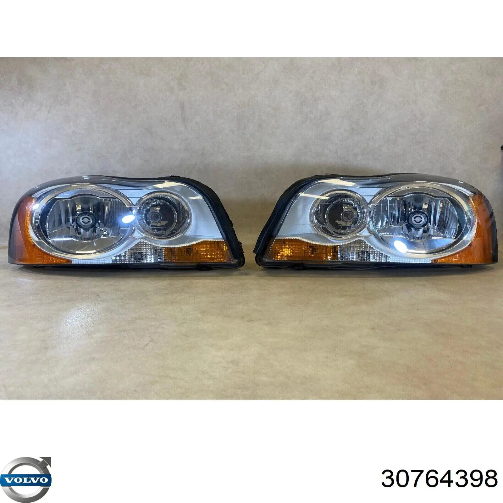 Compre 30764398 Volvo Luz direita