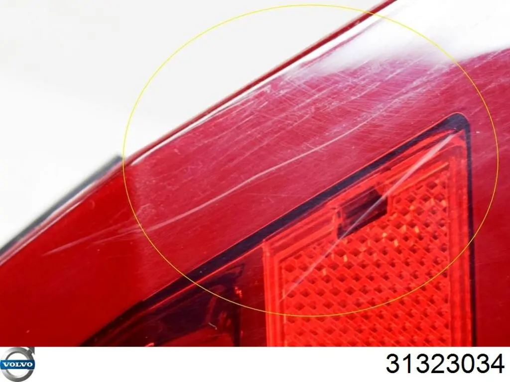 Lanterna traseira esquerda 31323034 Volvo