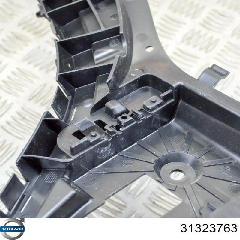 Consola esquerda do pára-choque traseiro externo 31323763 Volvo