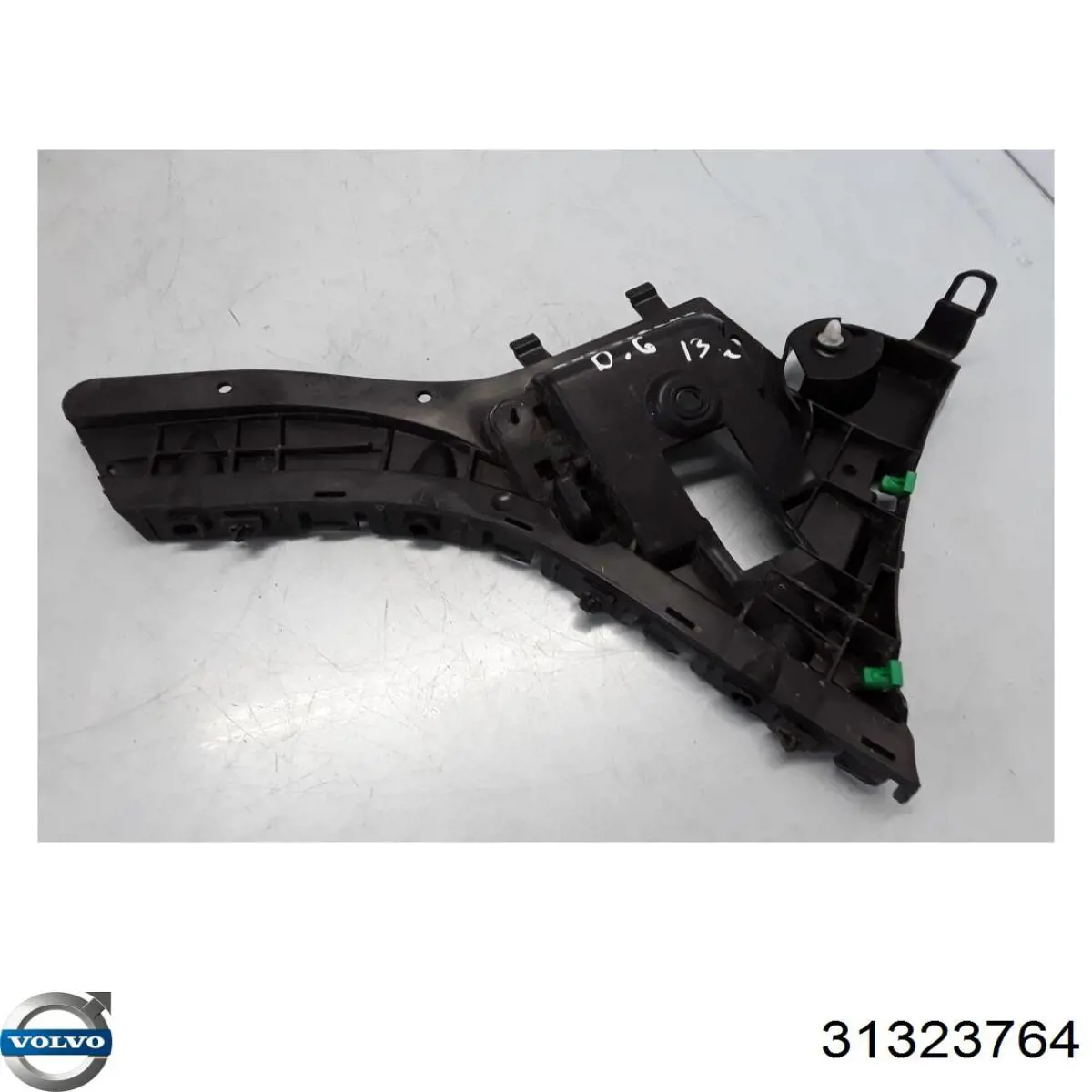 31323764 Volvo Consola direita do pára-choque traseiro externo