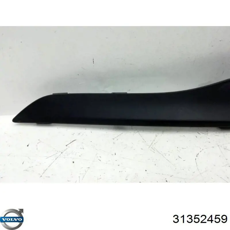 31352459 Volvo Placa sobreposta direita do pára-choque dianteiro