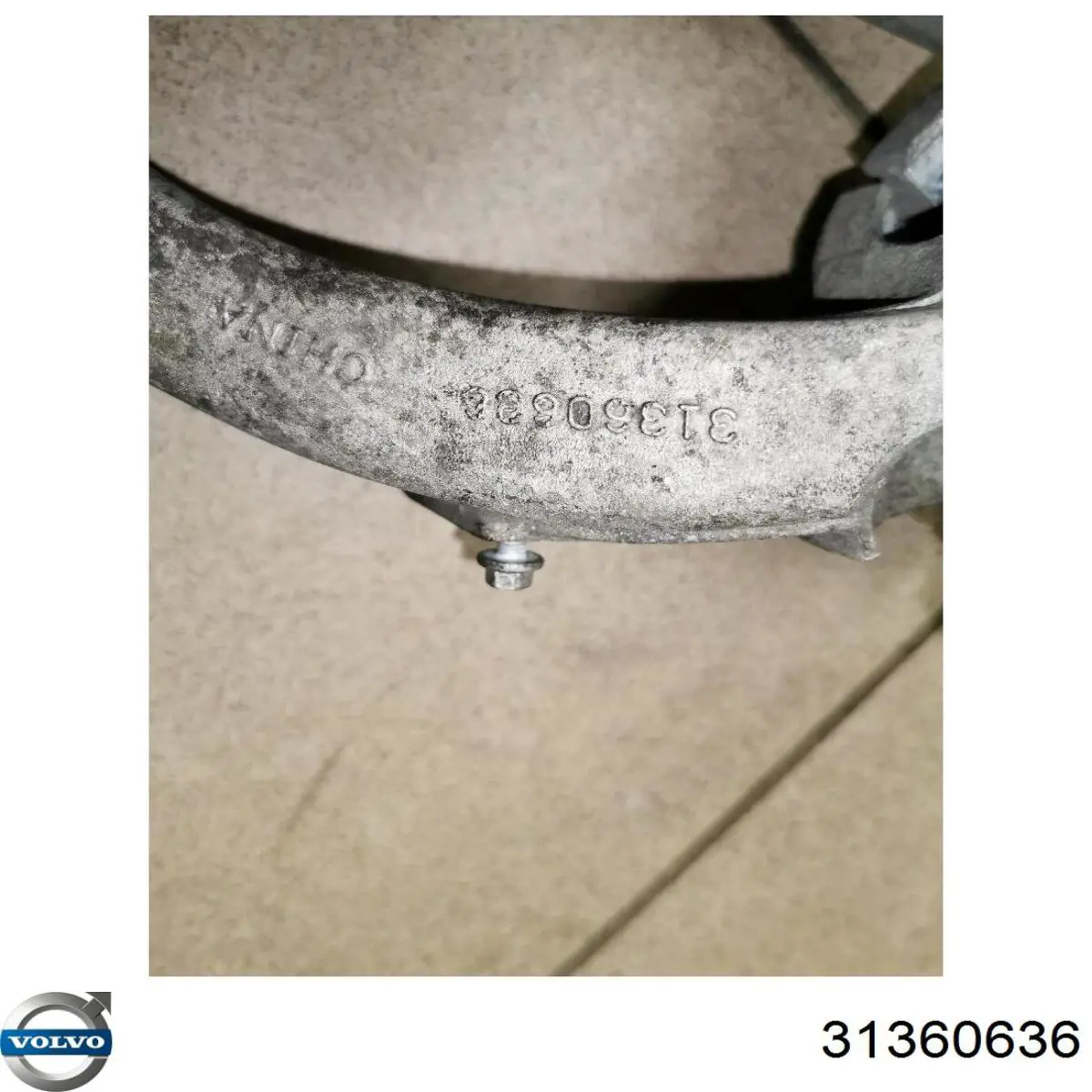 Compre 31681984 Volvo Forquilha inferior direita de amortecedor dianteiro