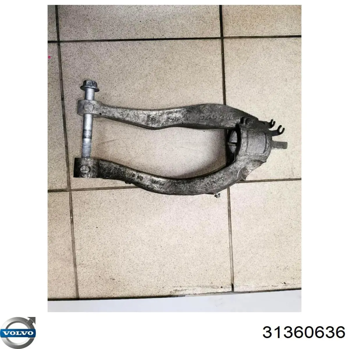 31681984 Volvo Forquilha inferior direita de amortecedor dianteiro
