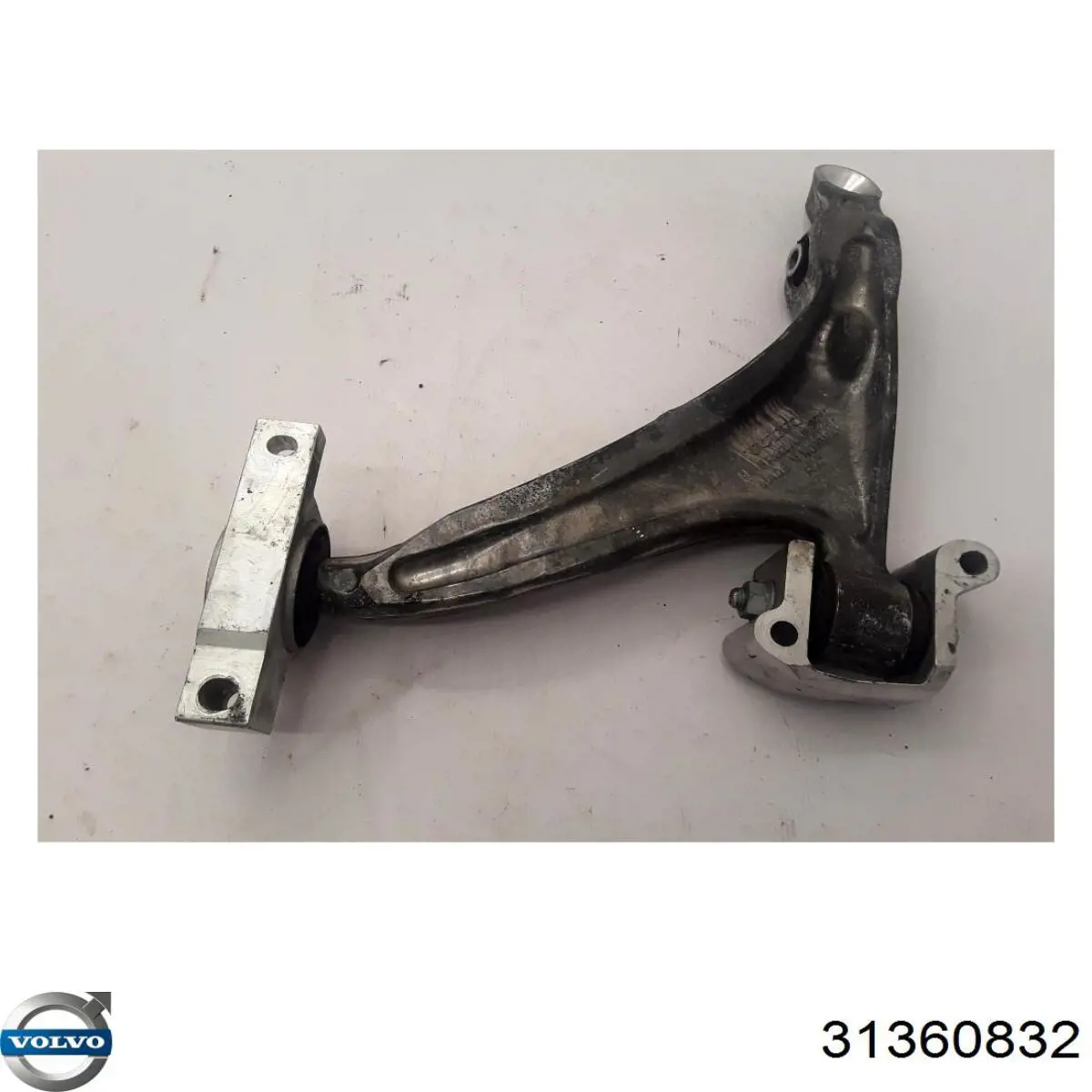 31360832 Volvo Braço oscilante inferior direito de suspensão dianteira