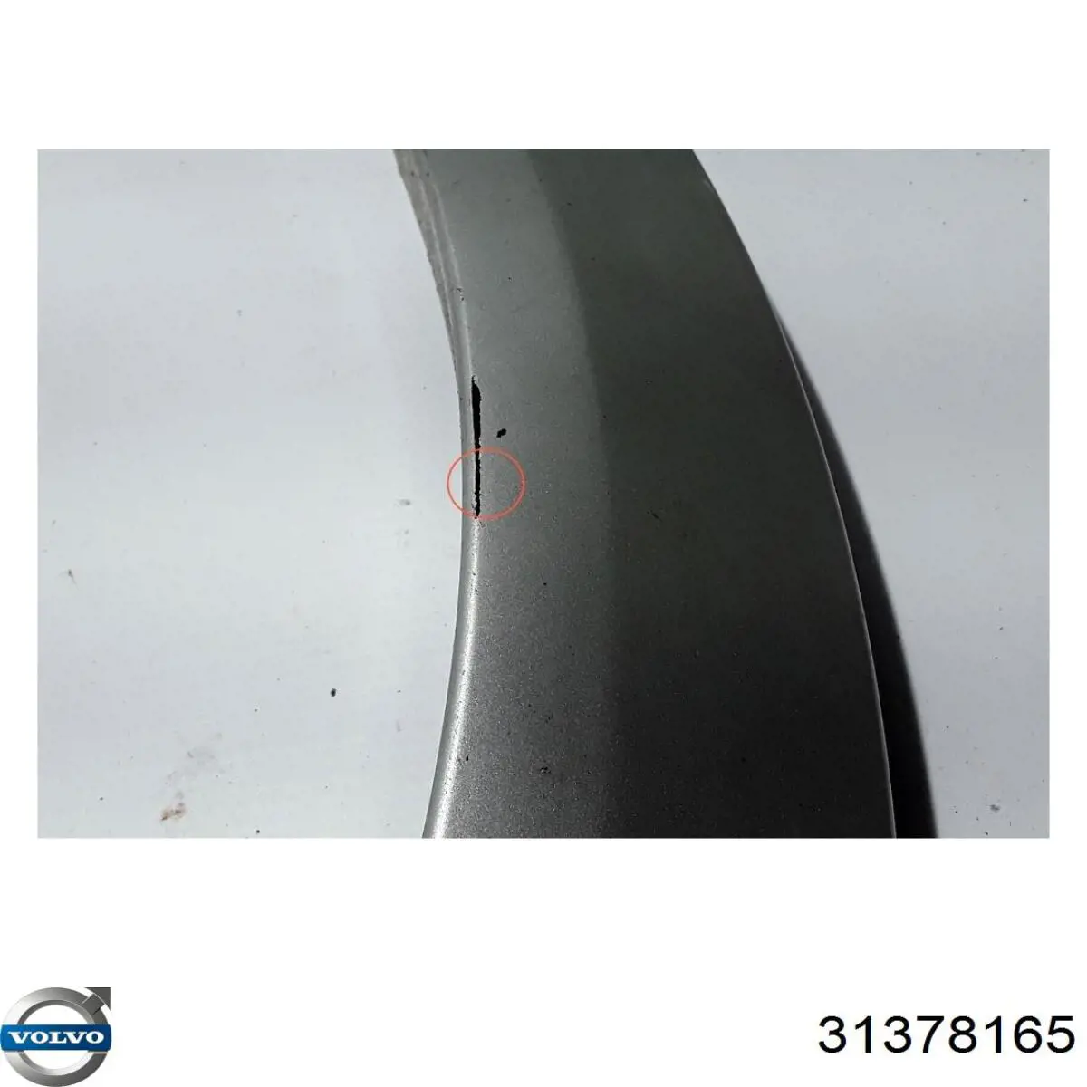 Expansor direito (placa sobreposta) de arco do pára-lama traseiro 40017387 Volvo