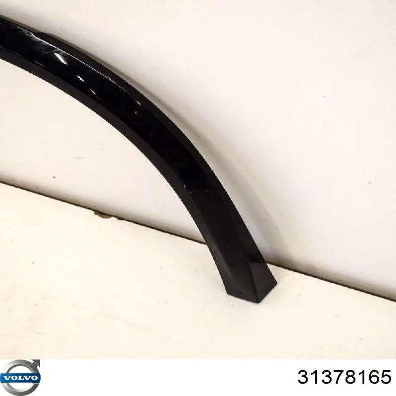 Expansor direito (placa sobreposta) de arco do pára-lama traseiro 40017387 Volvo