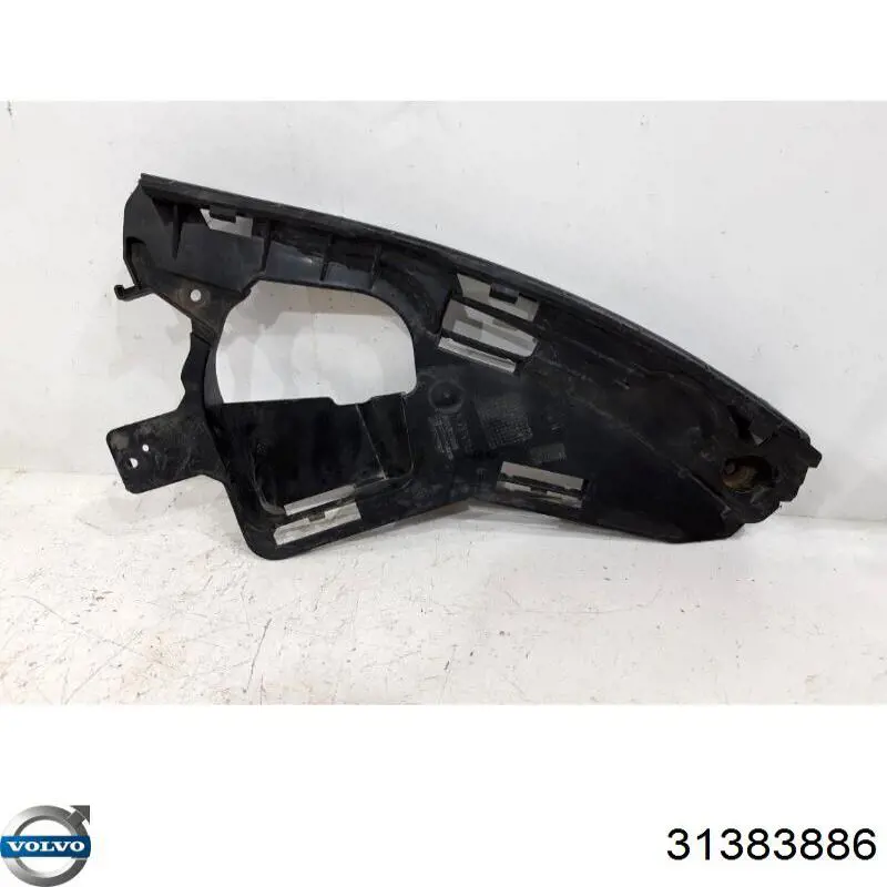 31383886 Volvo Consola (adaptador) de fixação da luz dianteira direita