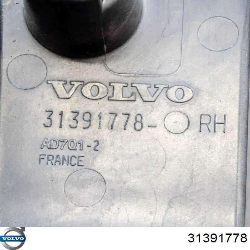 31391778 Volvo Consola dianteira de fixação do pára-lama dianteiro direito