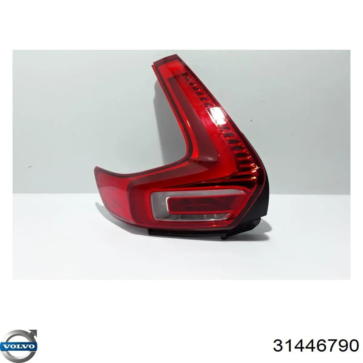 Lanterna traseira esquerda 31446790 Volvo