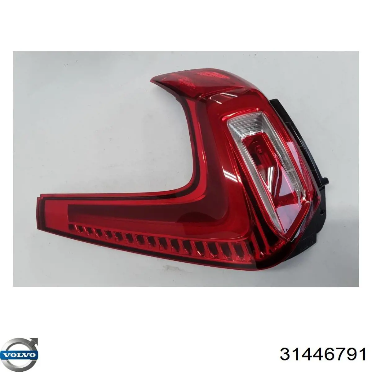 Lanterna traseira direita Volvo XC40  536