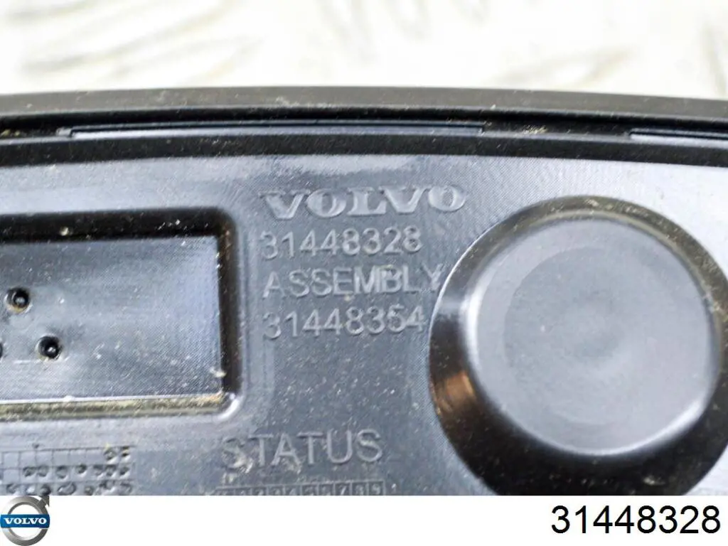 Compre 31448328 Volvo Expansor esquerdo (placa sobreposta) de arco do pára-lama traseiro