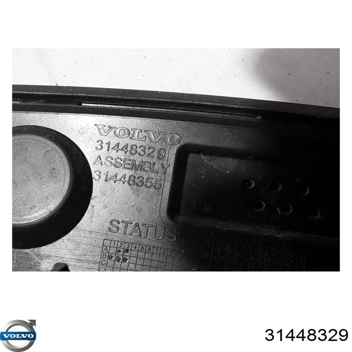 Compre 32314918 Volvo Expansor direito (placa sobreposta) de arco do pára-lama traseiro