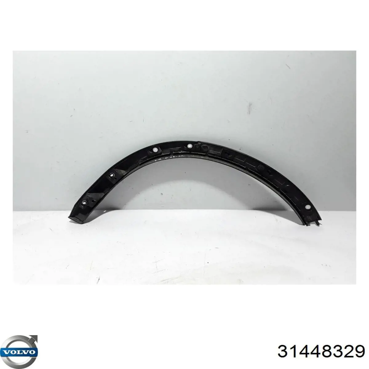 Expansor direito (placa sobreposta) de arco do pára-lama traseiro 32314918 Volvo