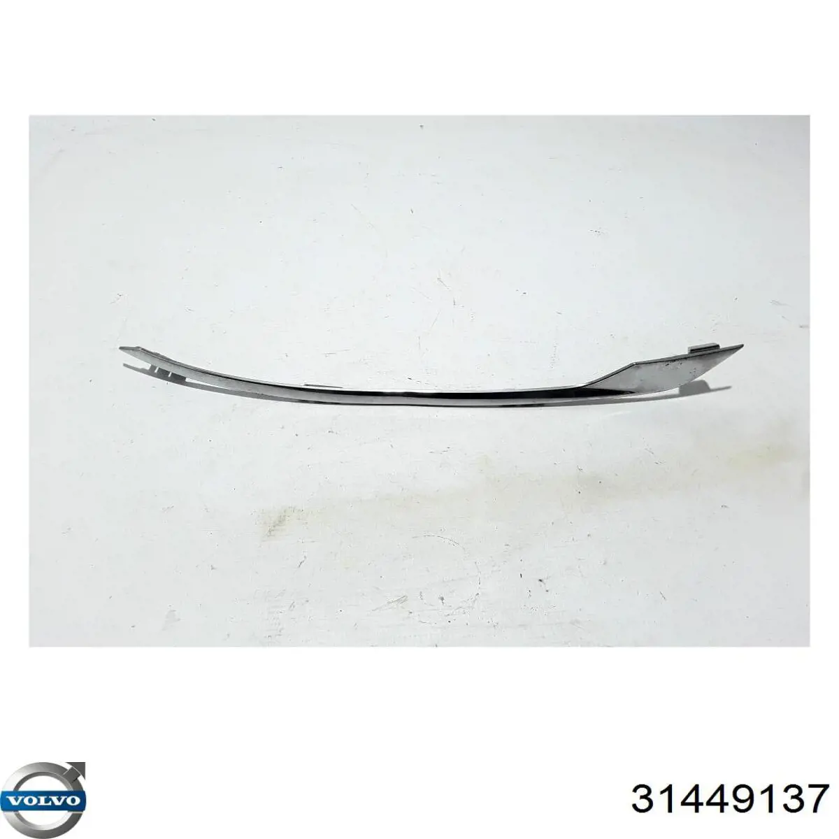 31449137 Volvo Moldura esquerda do pára-choque traseiro