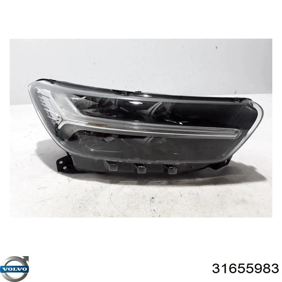 Luz direita para Volvo XC40  536