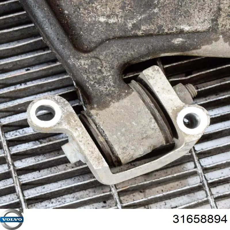 Compre 31658894 Volvo Braço oscilante inferior direito de suspensão dianteira