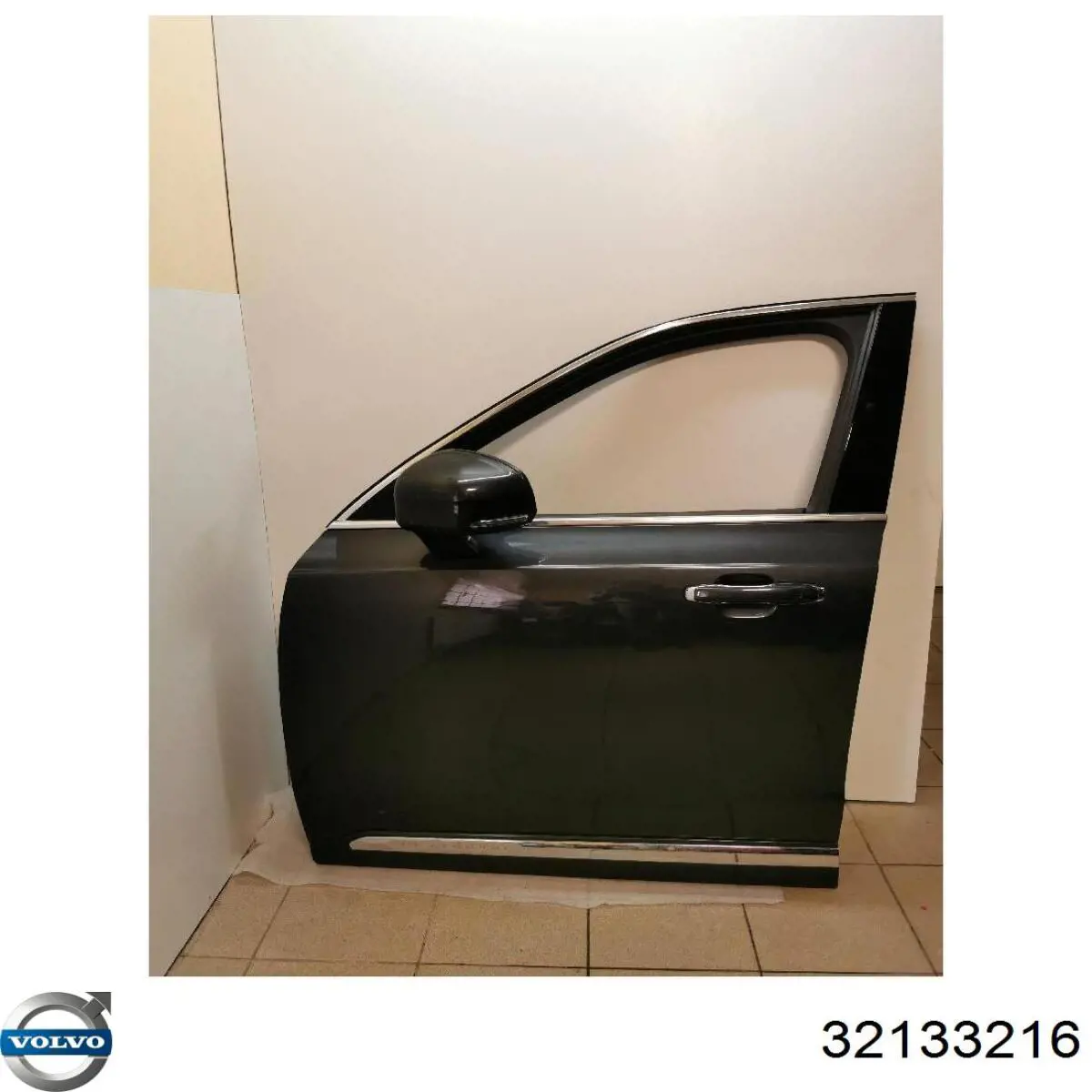 Porta dianteira esquerda 32133216 Volvo