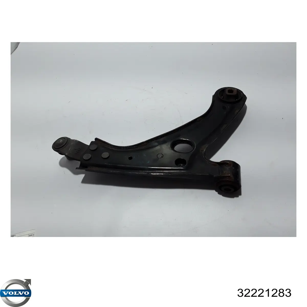 Braço oscilante inferior esquerdo de suspensão dianteira Volvo 32221283 preço, a partir de 114,26 USD