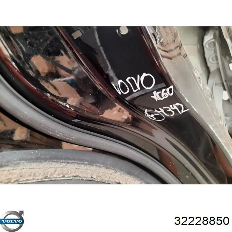 32399081 Volvo Porta traseira esquerda